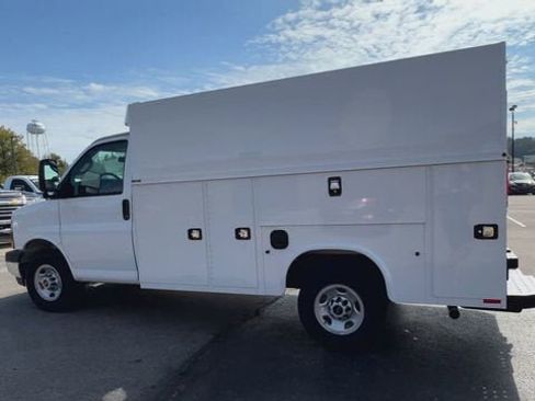 New 2025 GMC Savana 3500 w/ Power Convenience Package image 6