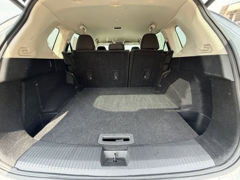 Used 2024 Nissan Rogue SV FWD image 19