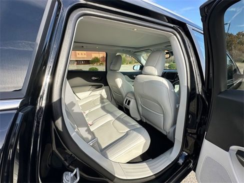 Used 2019 Jeep Cherokee Limited w/ Technology Group image 17