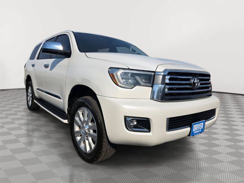 Used 2018 Toyota Sequoia Platinum AWD/4WD image 3