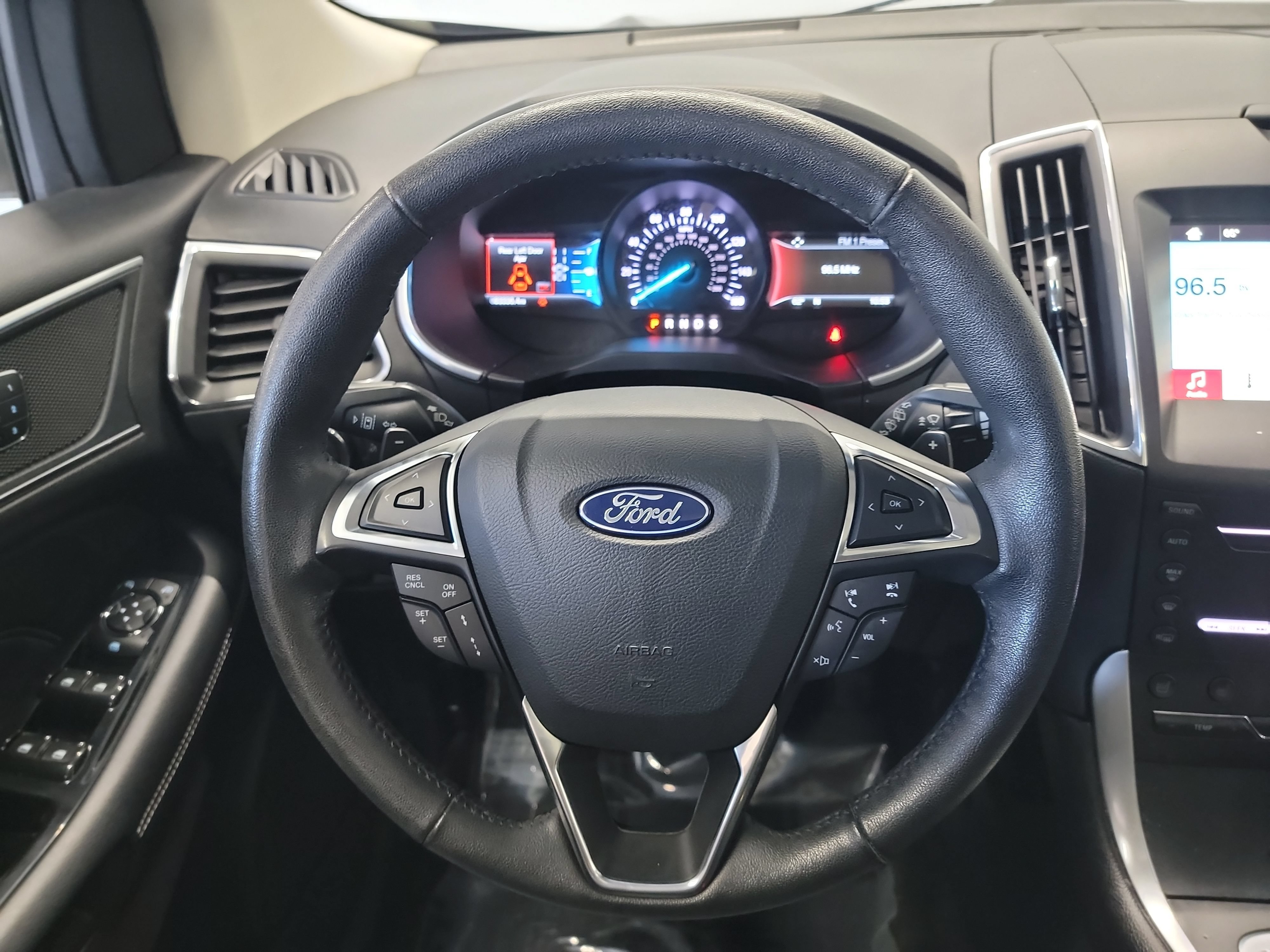 Used 2018 Ford Edge Titanium w/ Equipment Group 301A AWD/4WD image 17