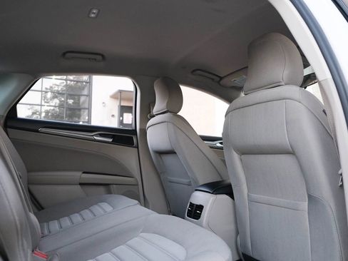 Used 2018 Ford Fusion SE image 29