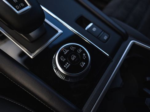 New 2025 Mitsubishi Outlander SE image 17