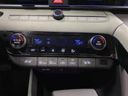 New 2025 Hyundai Elantra Limited image 19