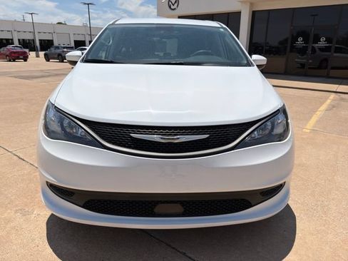 Used 2023 Chrysler Voyager LX FWD image 5