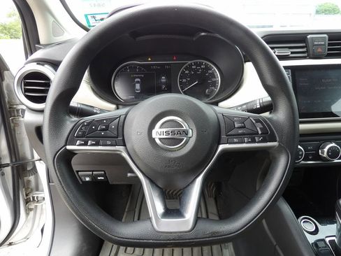 Used 2020 Nissan Versa SV FWD image 11