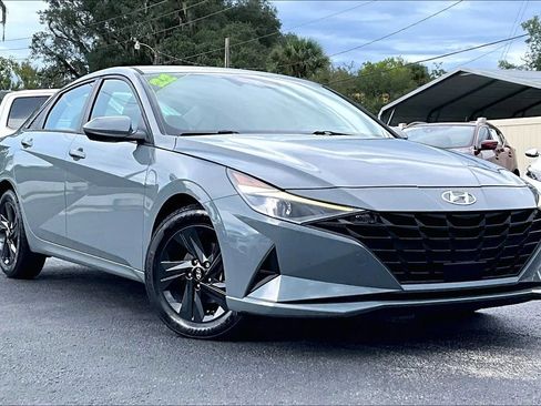 Used 2022 Hyundai Elantra SEL w/ Convenience Package FWD image 2