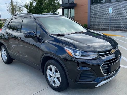 Used 2021 Chevrolet Trax LT w/ LT Convenience Package FWD image 1