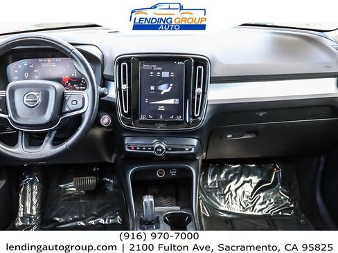 Used 2019 Volvo XC40 T5 Momentum image 11