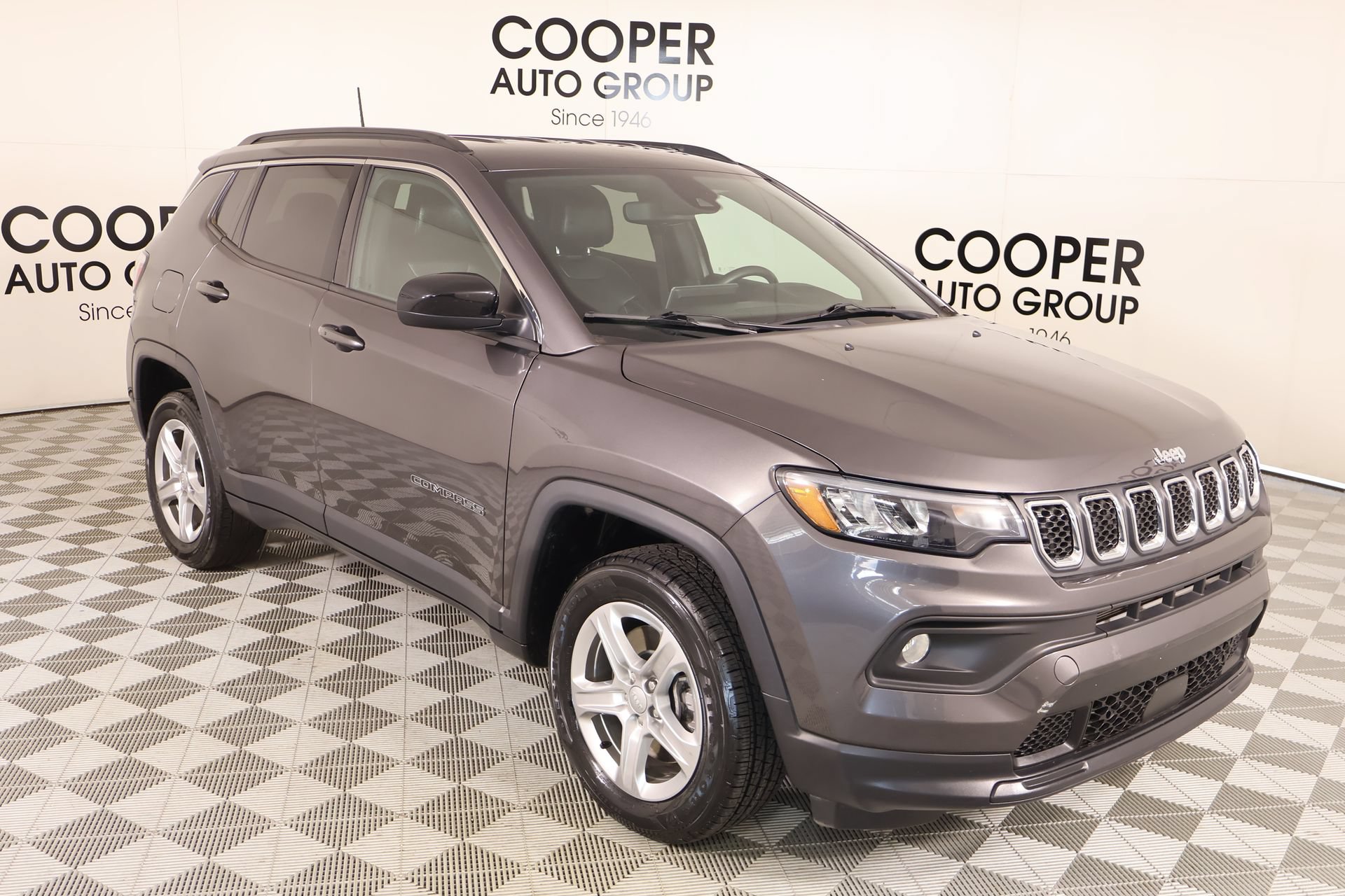 Used 2024 Jeep Compass Latitude AWD/4WD image 1