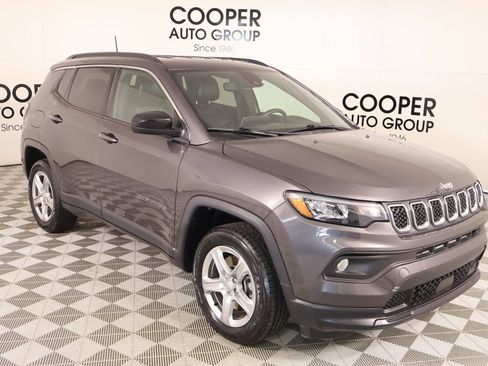 Used 2024 Jeep Compass Latitude AWD/4WD image 1