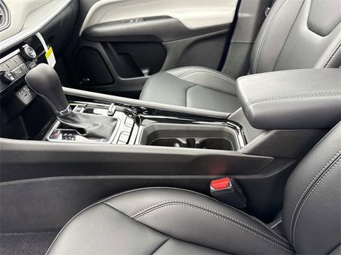 New 2026 Jeep Compass Limited image 15