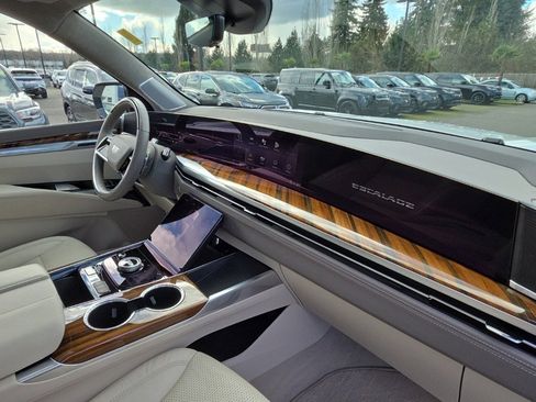 Used 2025 Cadillac Escalade Sport Platinum image 21