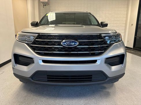 Used 2023 Ford Explorer XLT AWD/4WD image 35