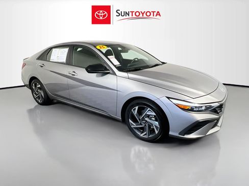 Used 2025 Hyundai Elantra Sport FWD image 1