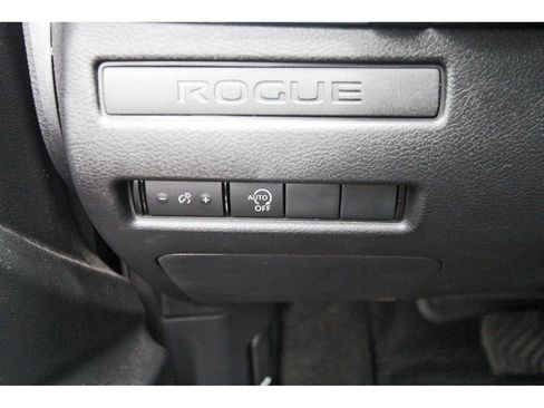 Used 2024 Nissan Rogue S image 17