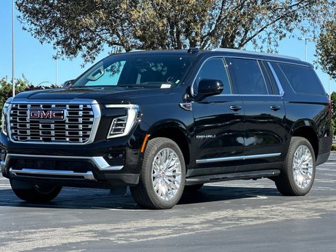 Used 2025 GMC Yukon XL Denali AWD/4WD image 8