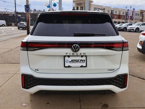 New 2026 Volkswagen Tiguan SE R-Line image 4