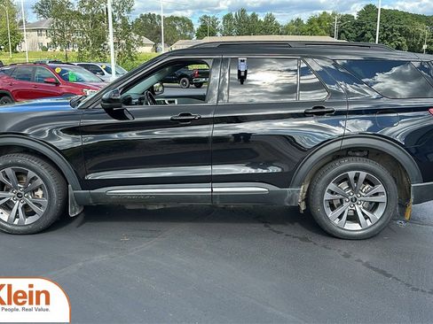 Used 2022 Ford Explorer XLT w/ XLT Sport Appearance Package image 4