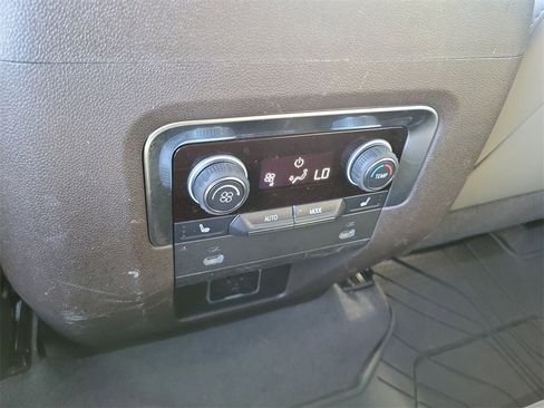 Used 2021 Chevrolet Tahoe LT w/ LT Signature Package image 21