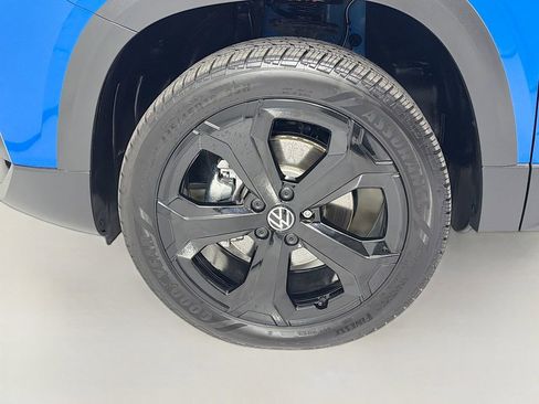 Used 2025 Volkswagen Taos SEL AWD/4WD image 33