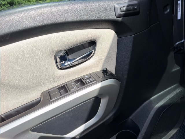 Used 2020 Nissan Titan SL w/ Moonroof Package AWD/4WD image 13