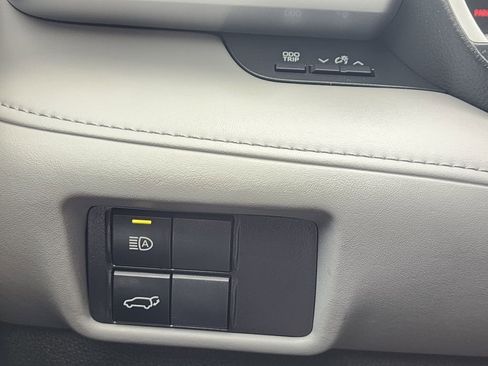 Used 2022 Toyota Highlander XLE AWD/4WD image 21