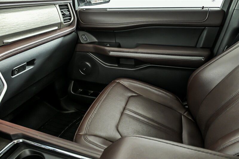 Used 2022 Ford Expedition Limited AWD/4WD image 30
