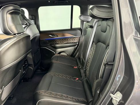 Used 2025 Jeep Grand Cherokee Summit AWD/4WD image 28