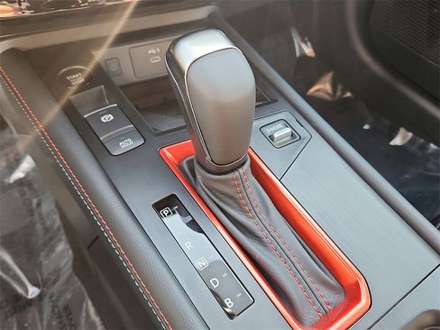 New 2026 Nissan Kicks SR image 7