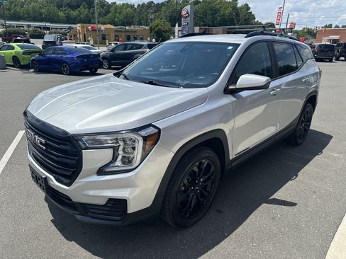 Used 2022 GMC Terrain SLE w/ Driver Convenience Package AWD/4WD image 4