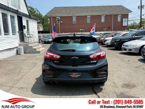 Used 2017 Chevrolet Cruze Premier FWD image 8