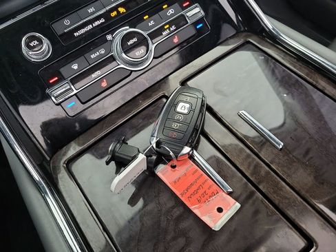 Used 2019 Lincoln Navigator Select RWD image 28