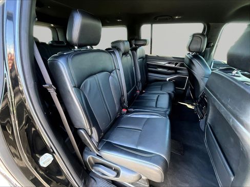 Used 2024 Jeep Wagoneer L Series II w/ Flexible Seating Group AWD/4WD image 25