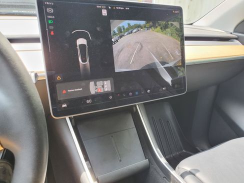 Used 2020 Tesla Model Y Long Range AWD/4WD image 32