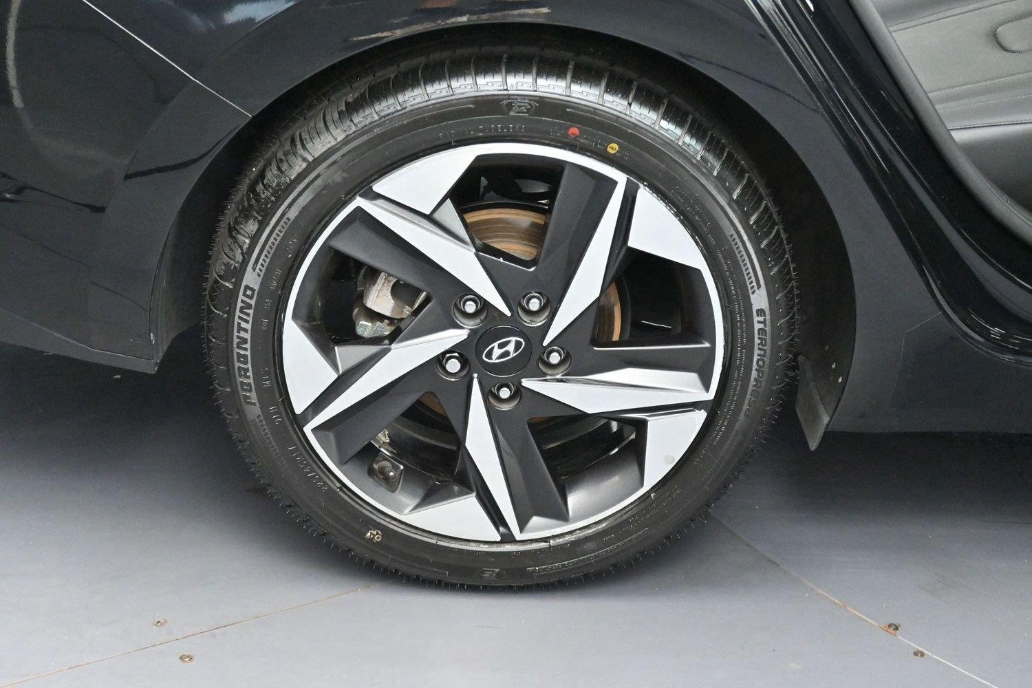 Used 2021 Hyundai Elantra Limited w/ Cargo Package FWD image 33