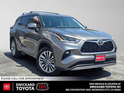 Used 2026 Toyota Highlander Platinum AWD/4WD image 1