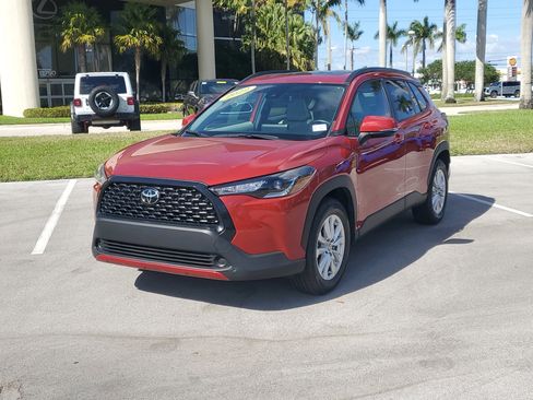 Used 2022 Toyota Corolla Cross LE w/ Moonroof Package image 7