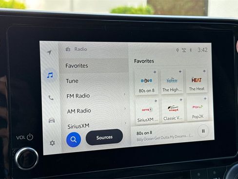 Certified 2023 Toyota Highlander XLE image 16