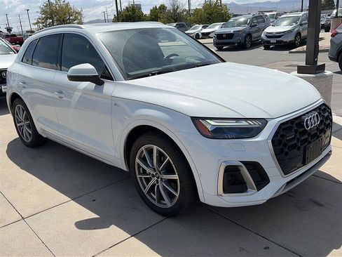Used 2021 Audi Q5 e Prestige w/ Prestige Package AWD/4WD image 2