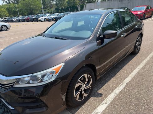 Used 2017 Honda Accord LX image 2