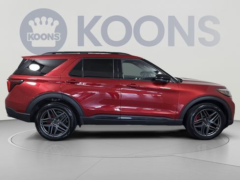 Used 2025 Ford Explorer ST-Line w/ Premium Package AWD/4WD image 8
