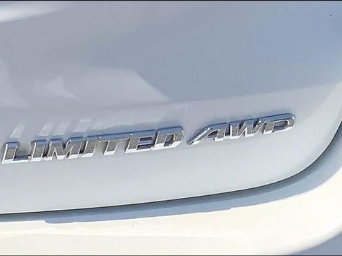 Used 2016 Toyota Highlander Limited w/ Driver Technology Package AWD/4WD image 9
