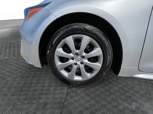 Used 2025 Toyota Corolla LE FWD image 13