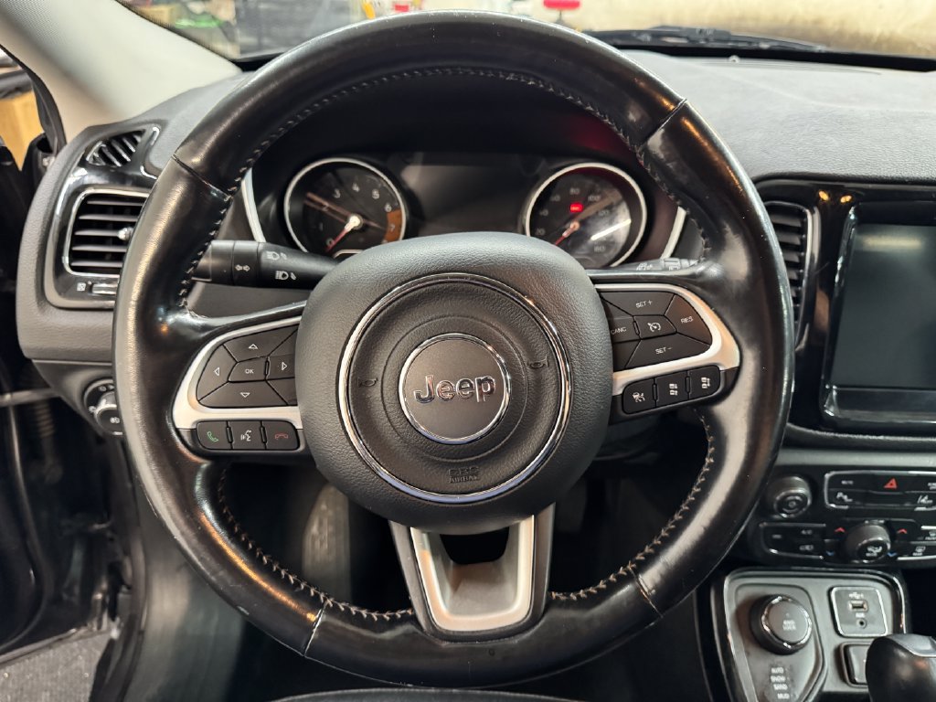 Used 2021 Jeep Compass Limited AWD/4WD image 18