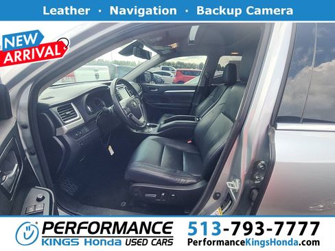 Used 2018 Toyota Highlander XLE AWD/4WD image 1