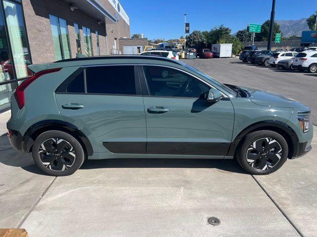 Used 2023 Kia Niro Wave w/ Wave Preserve Package FWD image 6