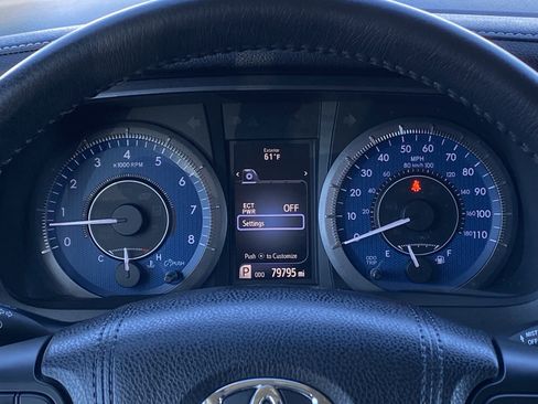 Certified 2017 Toyota Sienna XLE Premium image 22