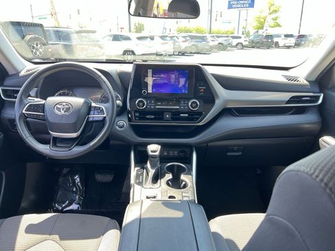 Used 2023 Toyota Highlander LE FWD image 30