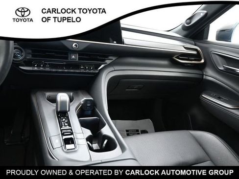 Used 2023 Toyota Crown Limited image 27